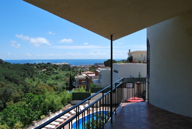 Вилла-замок на 18 человек на побережье Коста Брава, в LLORET DE MAR.