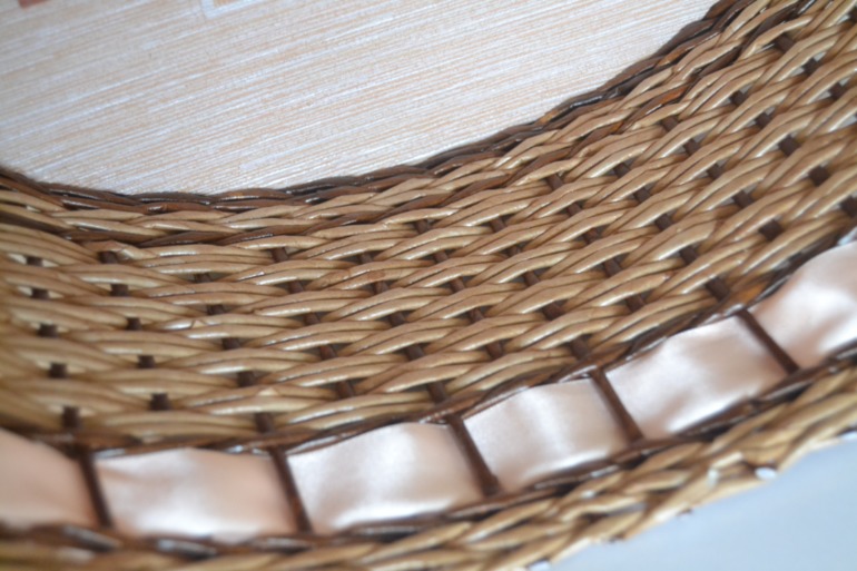 Овальная шкатулка для рукоделий