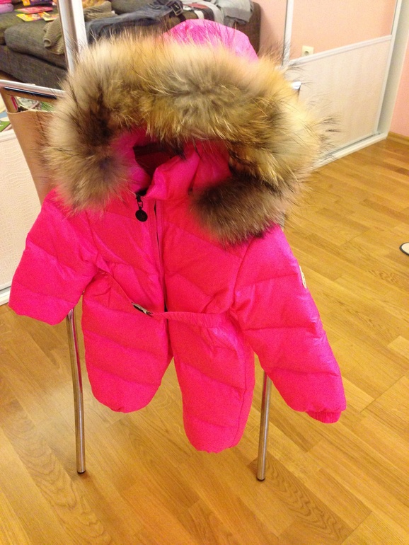 Новый комбинезон MONCLER копия, ярко розовый,86 ростовка,6000.