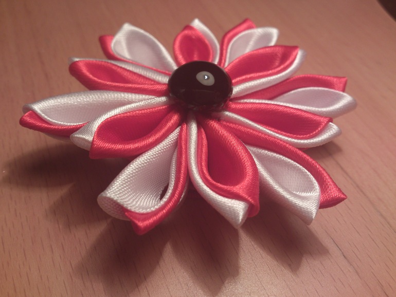 Учусь делать канзаши.