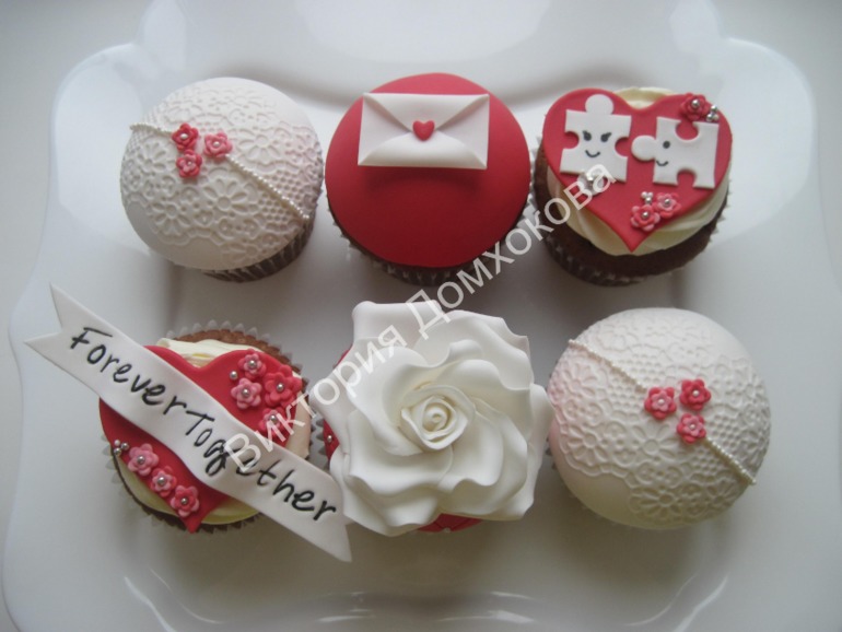 Капкейки с птичьими клетками и зонтиком, золотые с винтажным кружевом и "для влюбленных")))