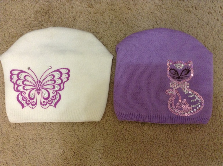 Продаю новые шапки, без бирок, ОГ 52. Каждая 300 руб. Москва.