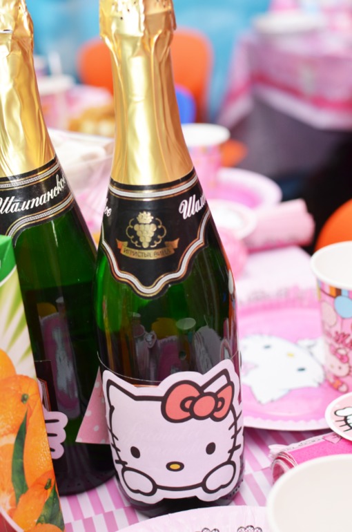 Наше годовасие в стиле Китти )))