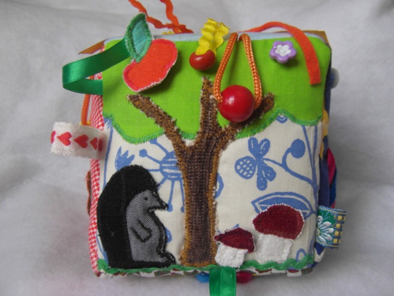 Кубик развивающий.