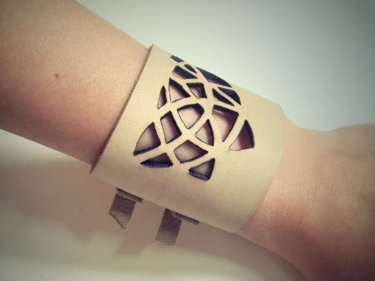 Кожаный браслетик