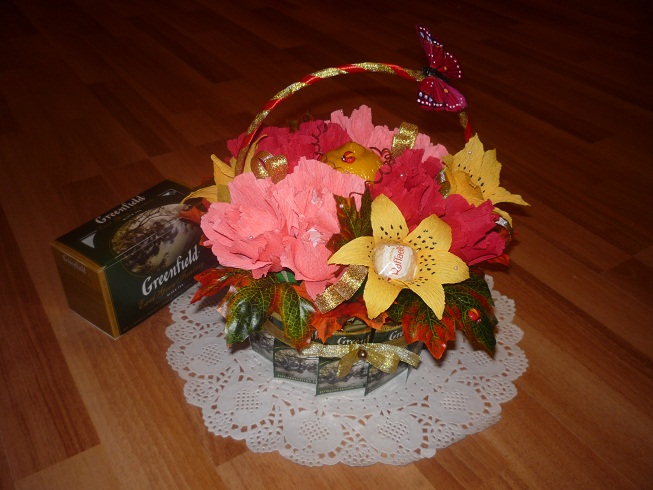 Здравствуйте девочки! Долго не могла решиться выложить свои работы, я новичок в свит-дизайне. Но насмотрелась Вашей красоты и очень захотелось узнать мнение профессионалов. Так что не судитестрого...