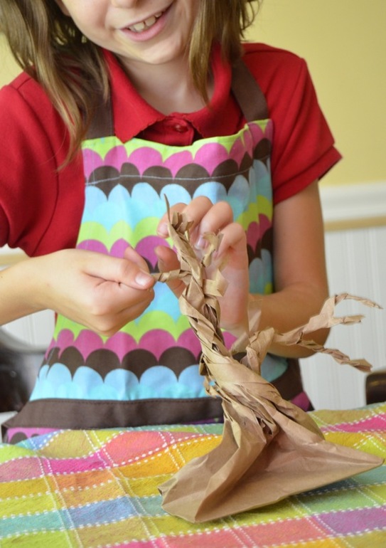 А дальше, ребята, урок листопада! Скульптура дерева