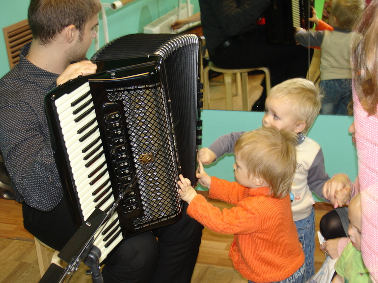 Проект "Вместе с мамой" в Марьино продолжает концерты живой музыки !!!