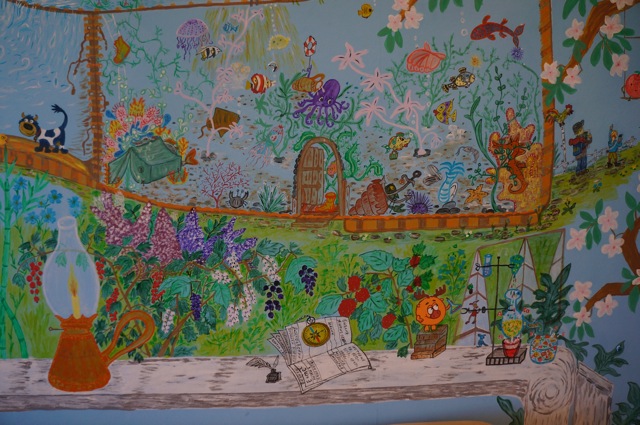 Стена в детской комнате