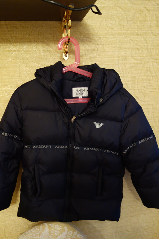 Продам пуховик оригинал ARMANI в отличном состоянии, очень теплый( на мороз). +79025136600 Лариса