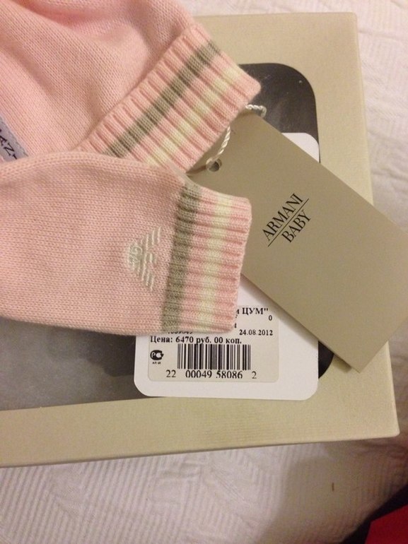 ARMANI BABYновые с цеником для девочки новорожденной и шапочка 2500 (с ценником и бирками и коробкой,можно на подарок и себе)есть еще комбинезон ARMANI