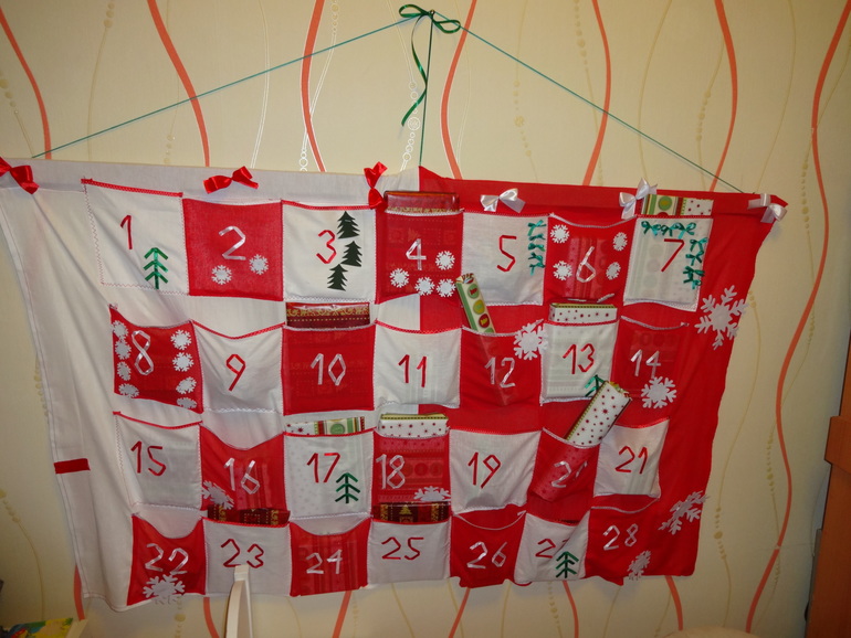 Наш первый адвент-календарь :)