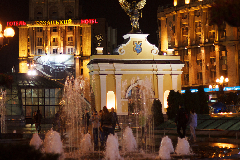 Вечерний Киев. Майдан Незалежности. Метро