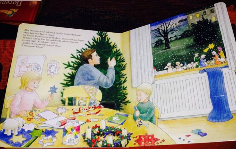 Новогодние книги с окошками на немецком