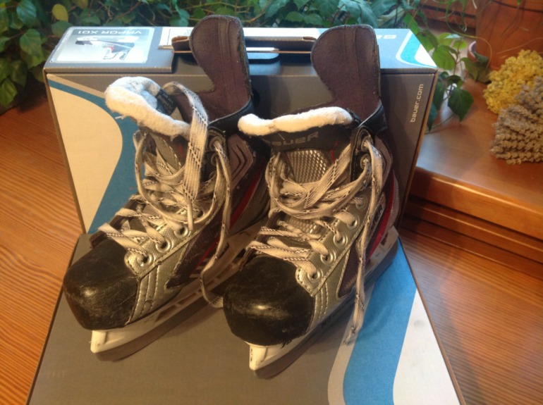 Продам детские хоккейные коньки Bauer р.27 и р.29,5