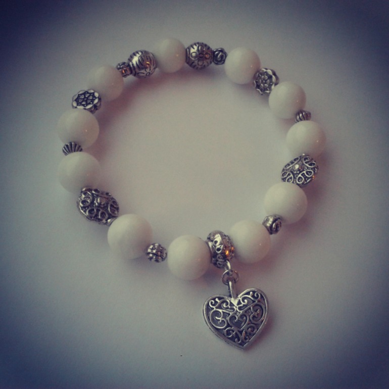 Браслеты из белого агата