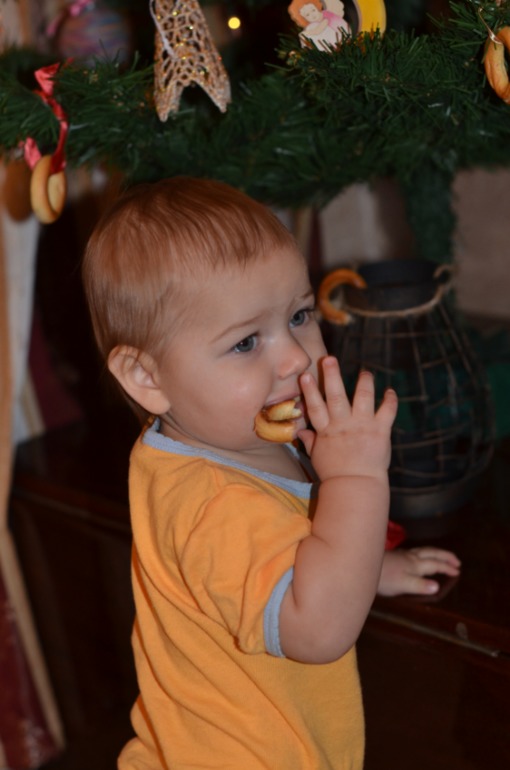 Первая подготовка к Новому Году и наша елочка