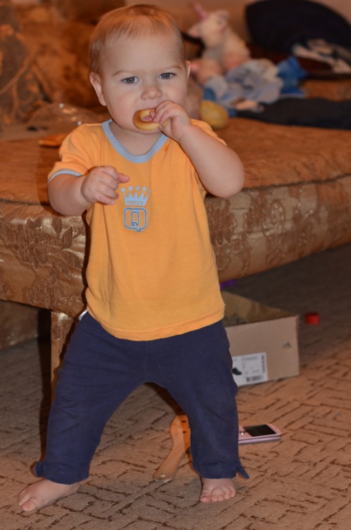 Первая подготовка к Новому Году и наша елочка