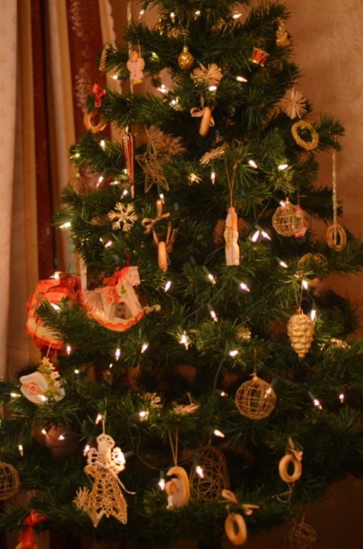 Первая подготовка к Новому Году и наша елочка