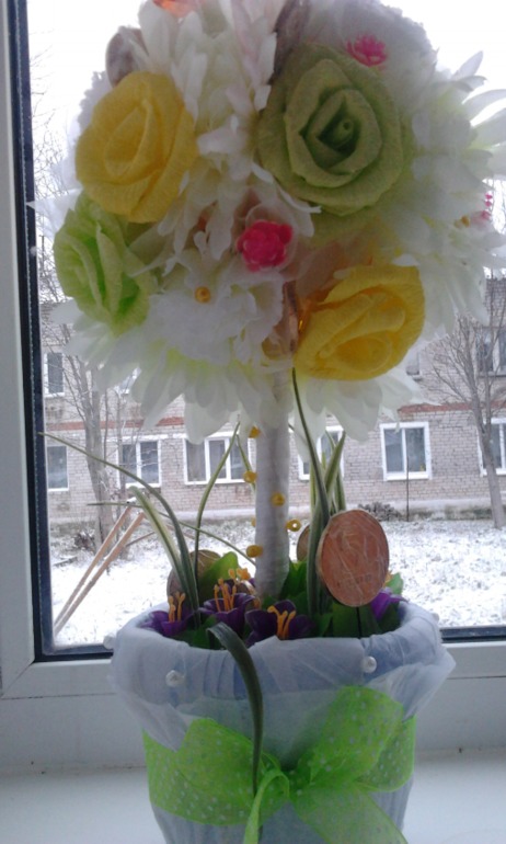 первый топиарий. с шоколадными монетками.