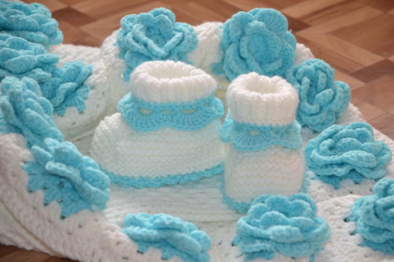 Вязаные вещи для малышей