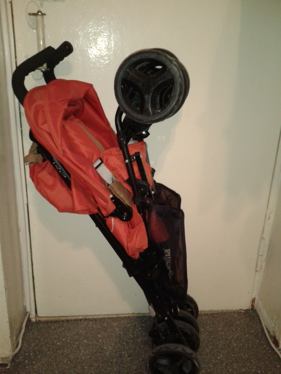 ЛЕГКАЯ ТРОСТЬ ПРОГУЛКА INGLESINA !ПРОДАЮ. 2400 р.ВОЗМОЖЕН ТОРГ.