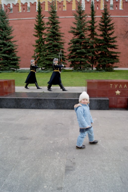 Смена караула-вечный огонь-Александровский сад