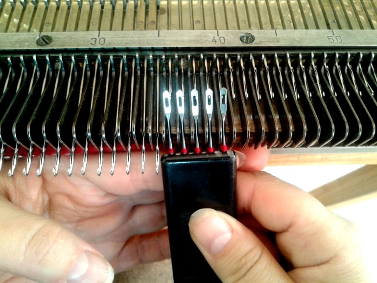 Достаём бабушкину вязальную машину.....