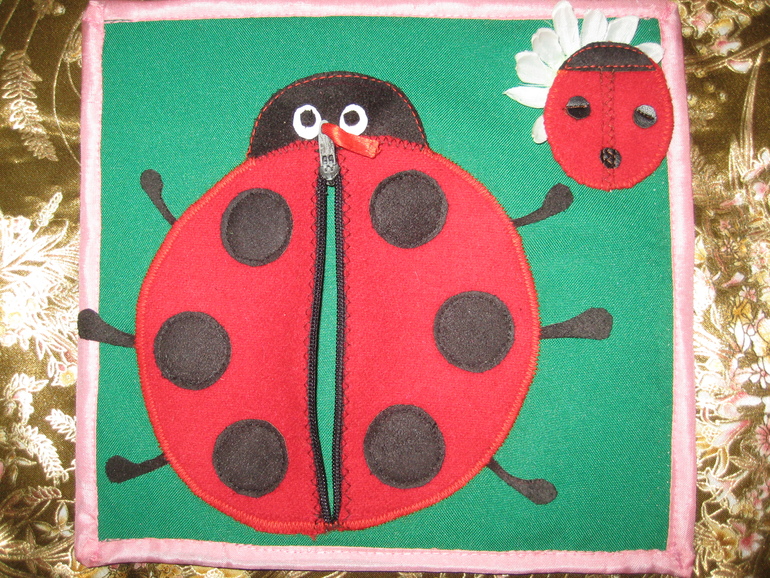 Первая книжка развивашка из фетра