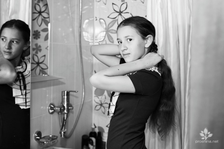 Сборы маленького Алексея в церковь