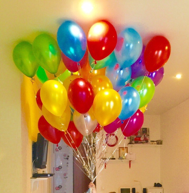 Гелевые шарики в домашних. Гелиевые шары. Воздушные шары гелиевые. Шарики гелевые. Шары гелиевые на день рождения.