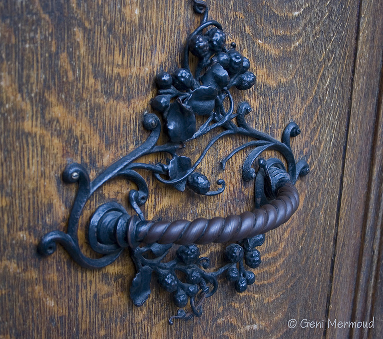 Необычные дверные ручки