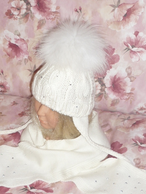 Шапочки с мех помпонами, детские и взрослые, итальянский меринос, машинная и ручная вязка на заказ