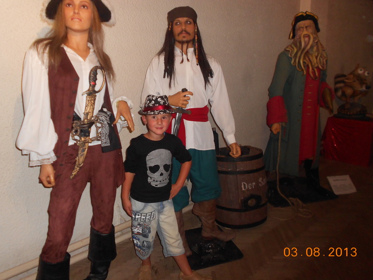 ...а вот и главный модник)))