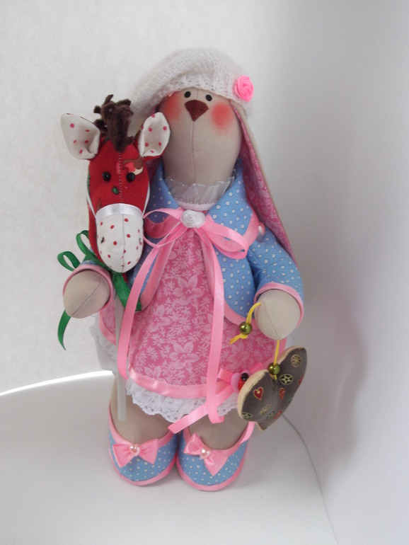 я люблю свою лошадку......