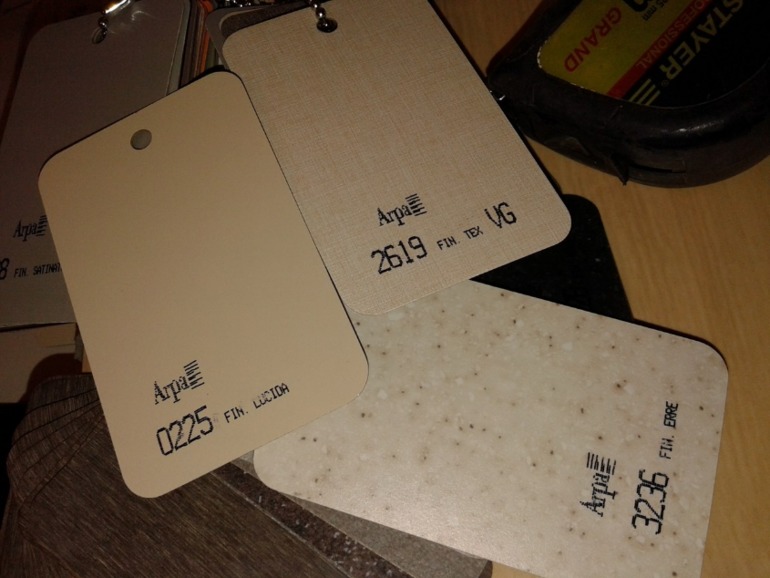 Девушки, как думаете, заказывать глянцевую кухню или матовую?