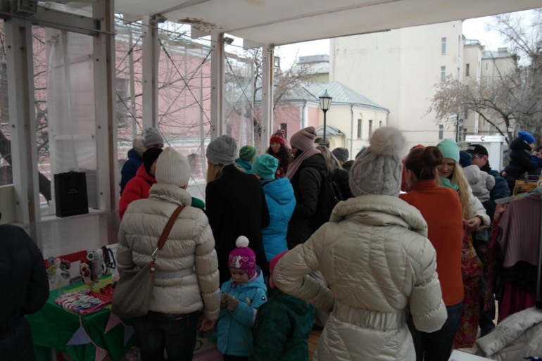 Мама маркет в саду Баумана