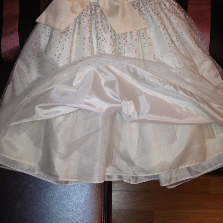 Нарядное платье р.2, 2000 р