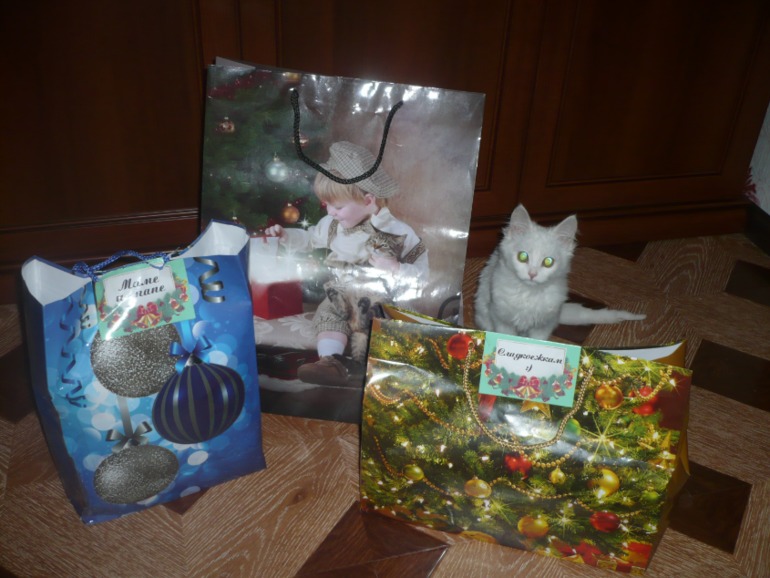 А мы с подарком,нет с ПОДАРИЩЕМ)))