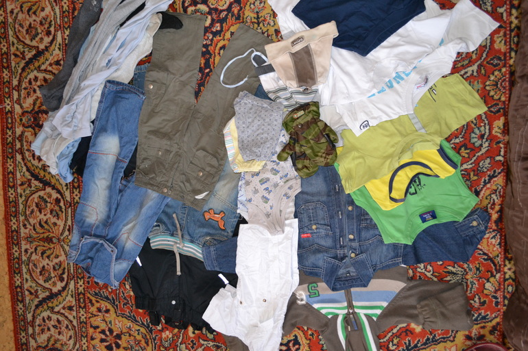 Отдам пакет вещей (104 разм)  и обуви(29-33) для мальчика. Москва