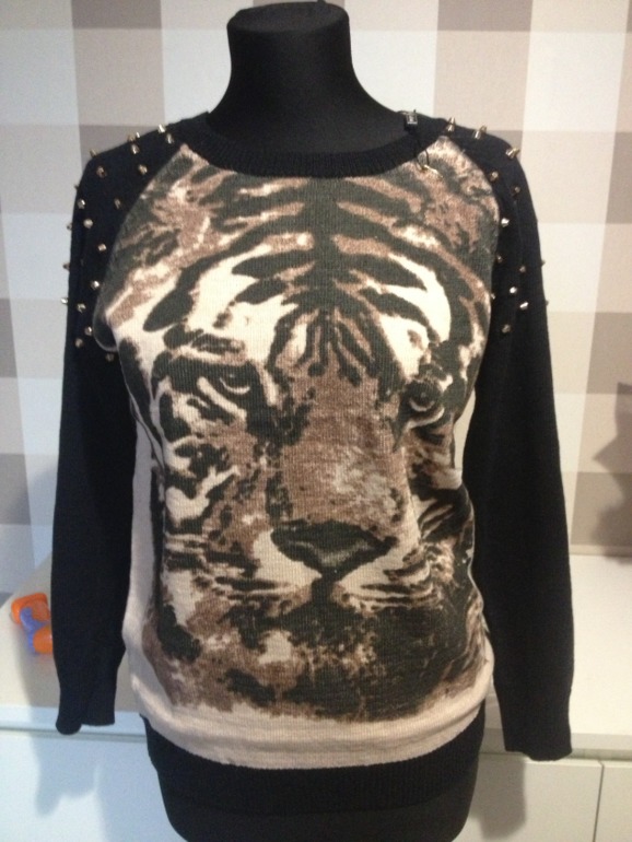 Свитерок. В НАЛИЧИИ 1350р