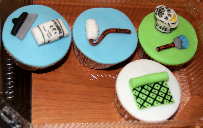 Мои первые капкейки и первые цветы