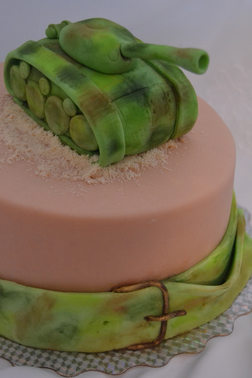 Торт с танком