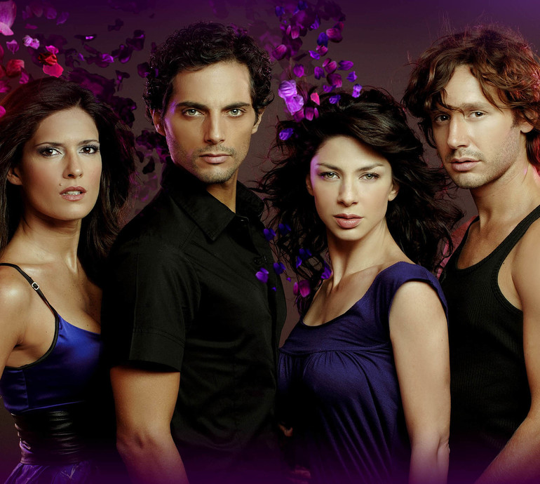 На какую пару приятнее смотреть?