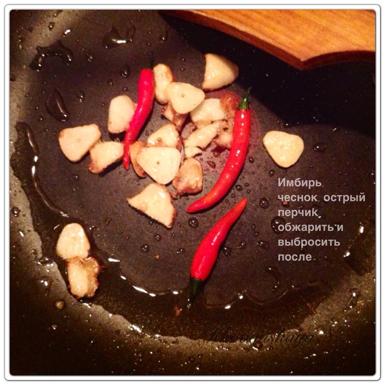 芹菜炒虾仁和腰果 сельдерей жаренный с креветками и кешью