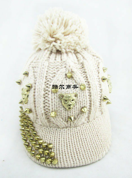 шерстяные шапки с козырьками, цена 285 руб!