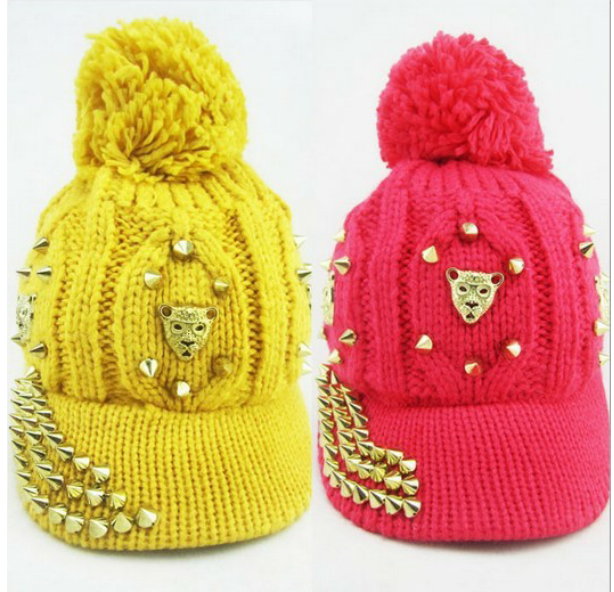 шерстяные шапки с козырьками, цена 285 руб!