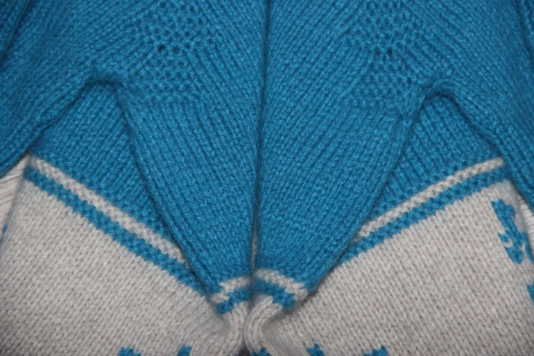 Свитерок с оленями