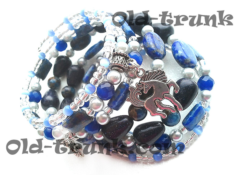 Браслет с лазуритом. Год синей лошади.