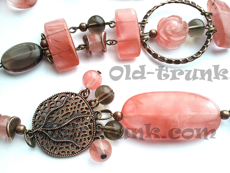 Комплект из халцедона и раухтопаза. Шиповник.